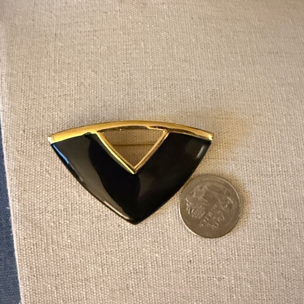 Monet Vintage Black Enamel & Gold Tone Modernist Brooch. Circa 1990’s. Signed. - Picture 2 of 5